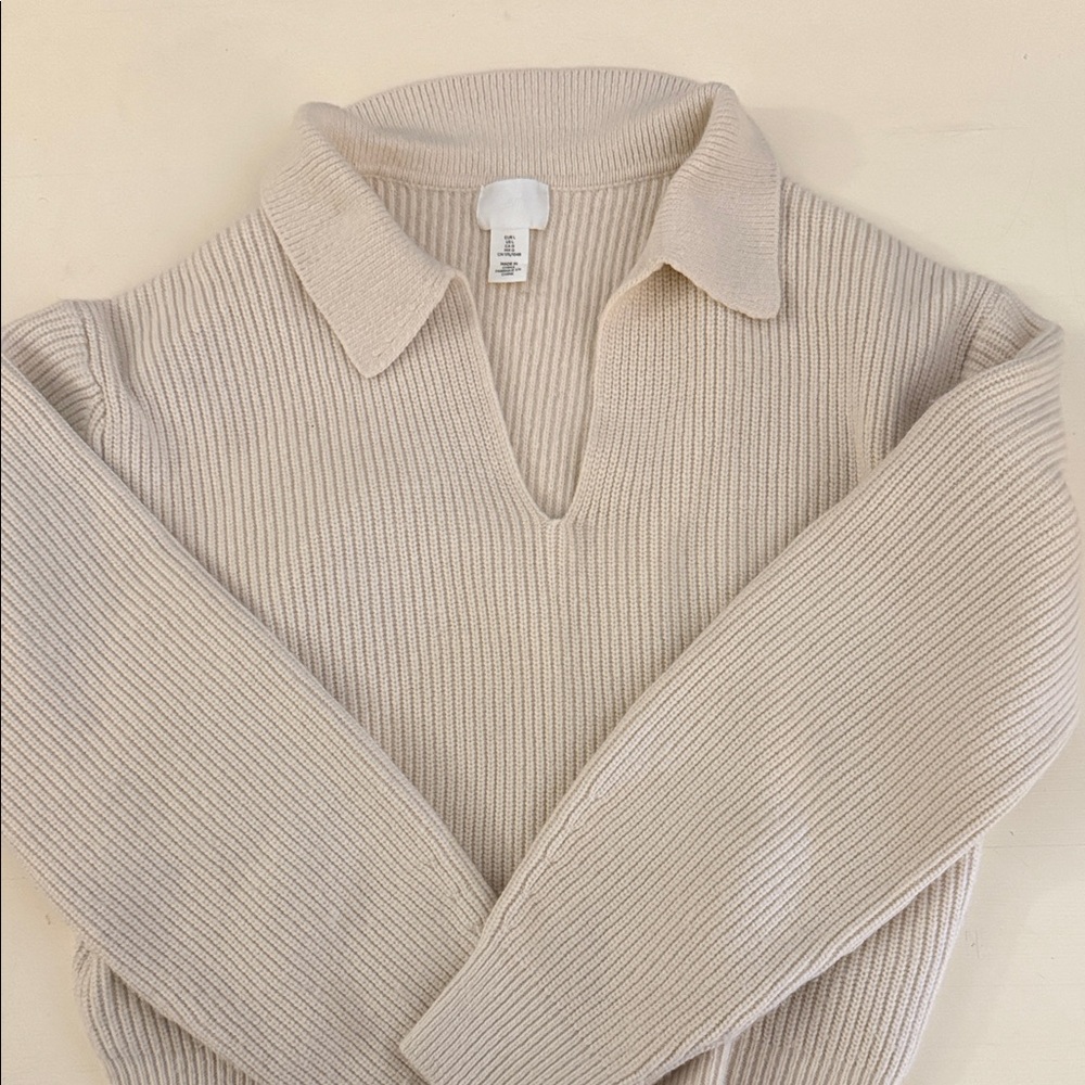 H&M Cream V-Neck Ribbed Sweater